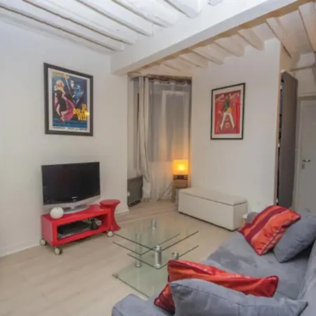 Superb Warm Studio Near Notre Dame * Parigi