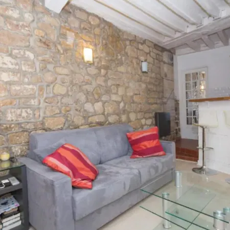Superb Warm Studio Near Notre Dame * Parigi